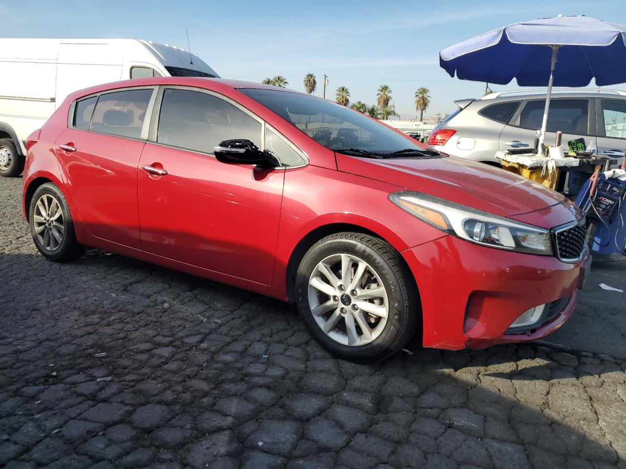 VIN KNAFK5A81H5679813 2017 KIA FORTE no.4