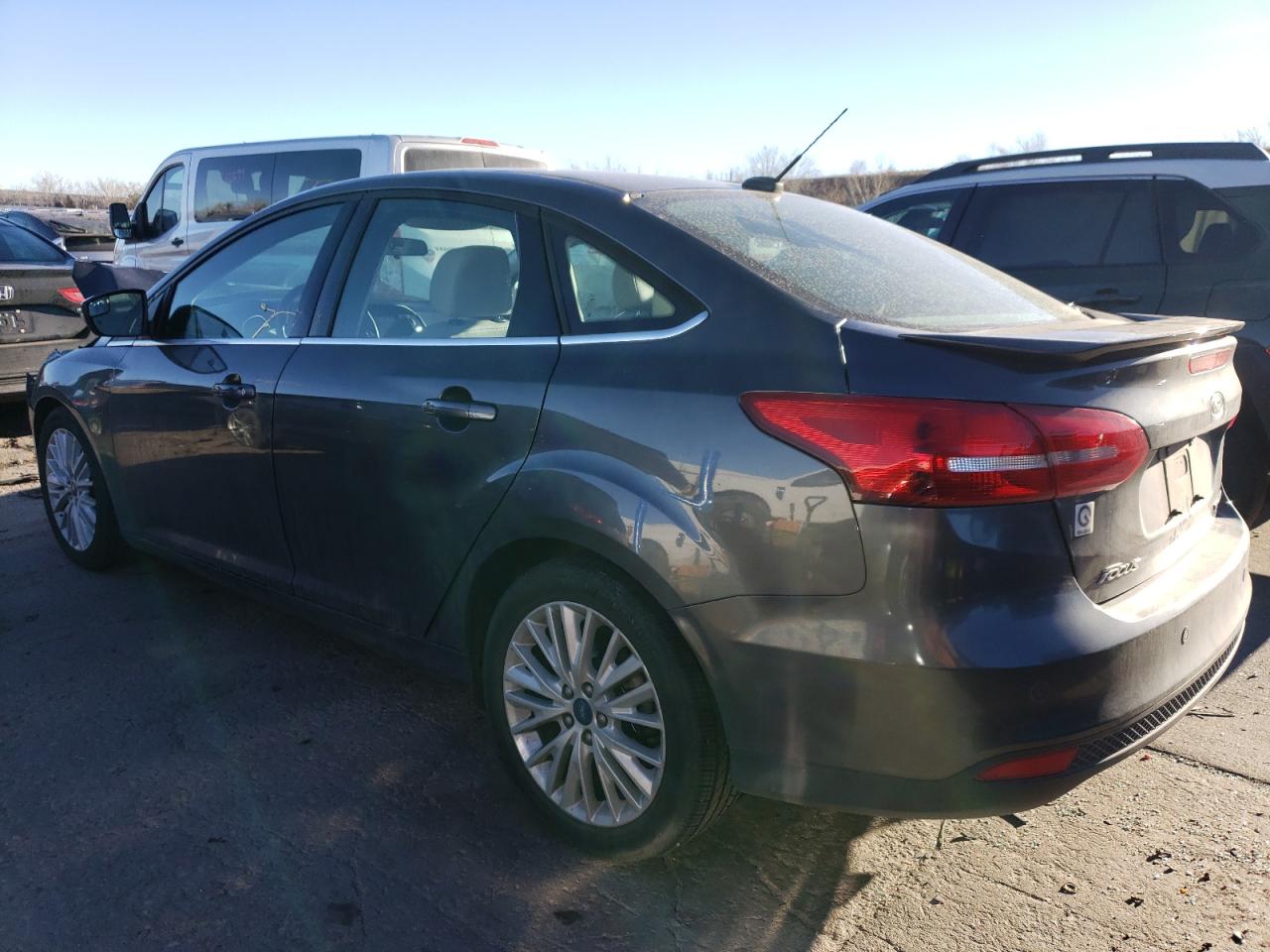 VIN 1FADP3J27JL261064 2018 FORD FOCUS no.2