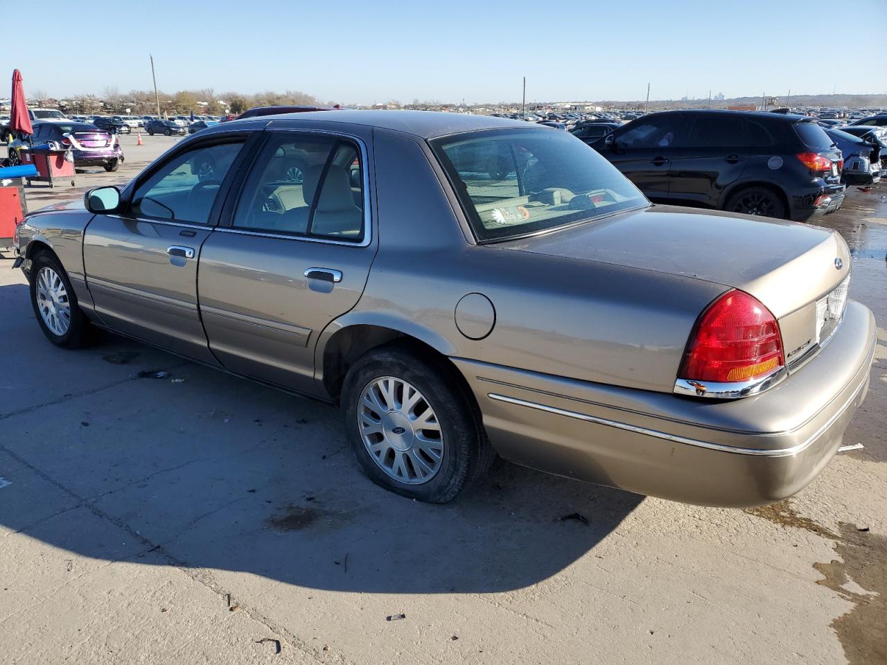 2003 Ford Crown Victoria - Image 2