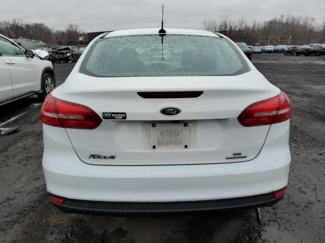 Sedans FORD FOCUS 2015 White