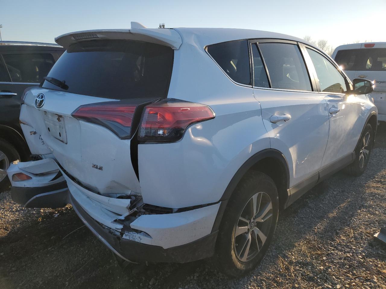 VIN 2T3WFREV8JW414237 2018 TOYOTA RAV4 no.3