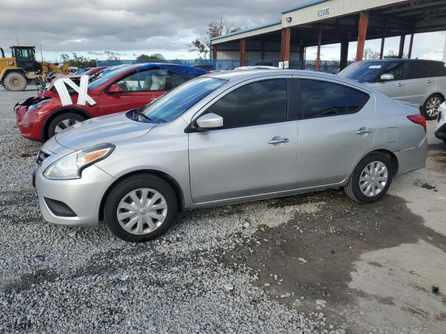  NISSAN VERSA 2016 Сріблястий