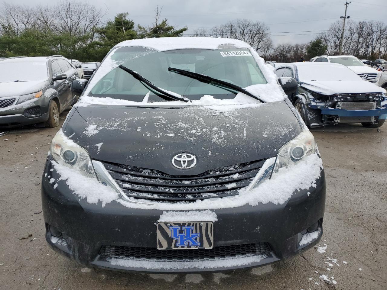 2012 Toyota Sienna - Image 5