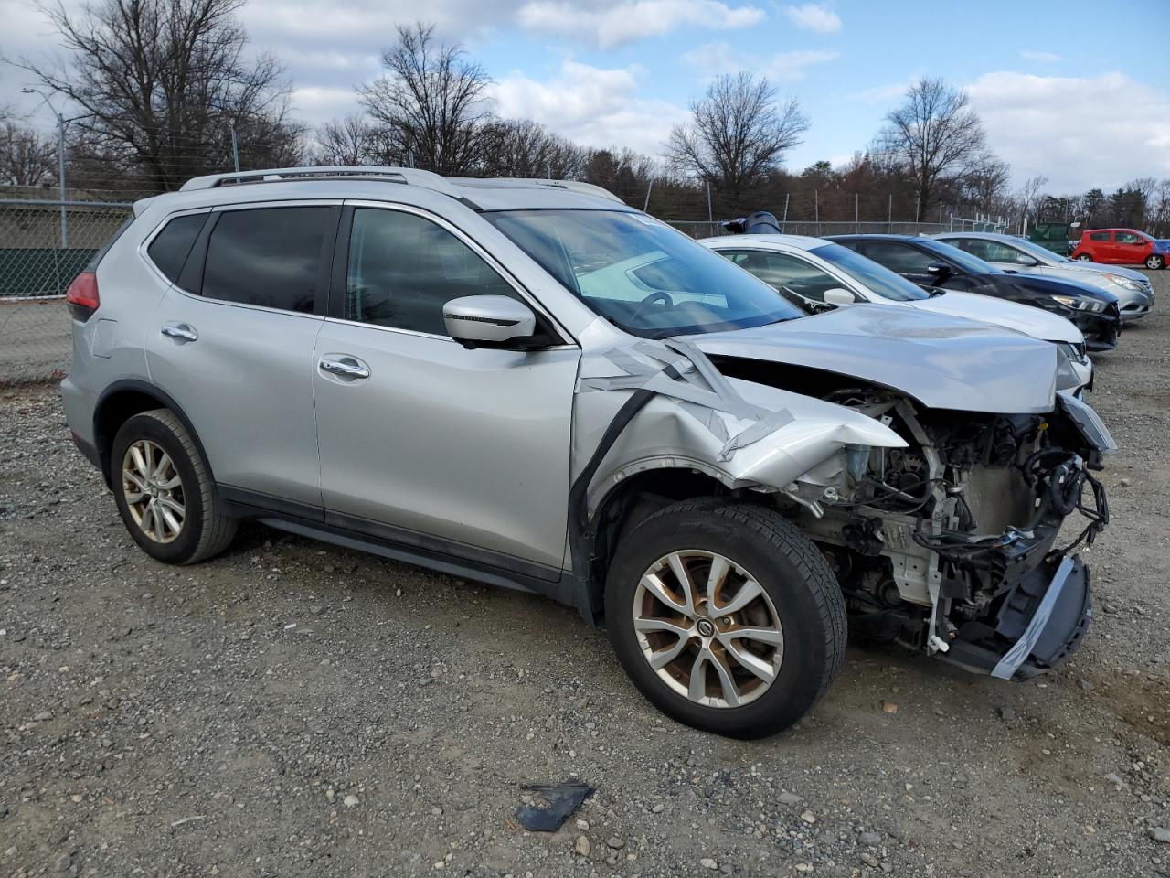 2017 Nissan Rogue - Image 4
