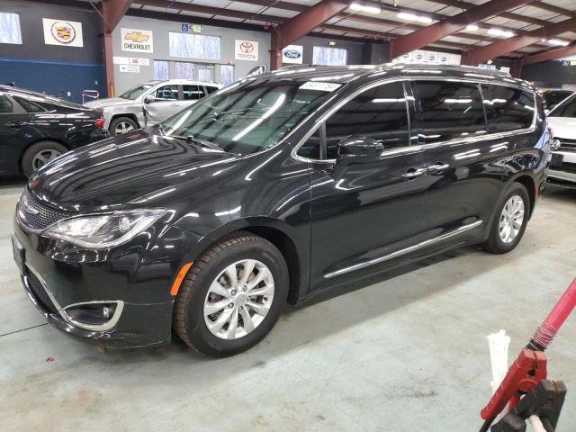 2018 Chrysler Pacifica Touring L на продаже в East Granby, CT - Minor Dent/Scratches