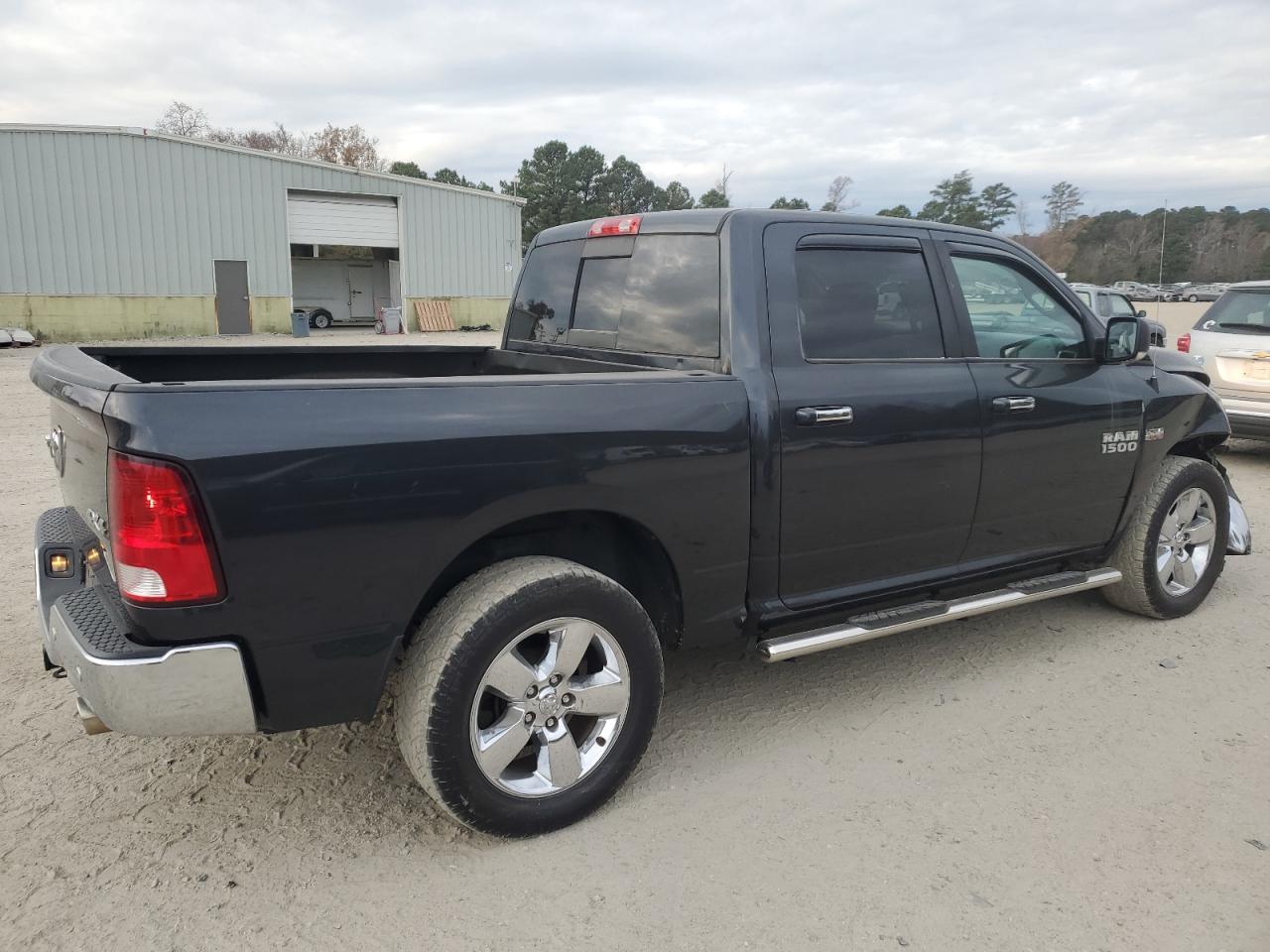 2016 RAM 1500 - Image 3