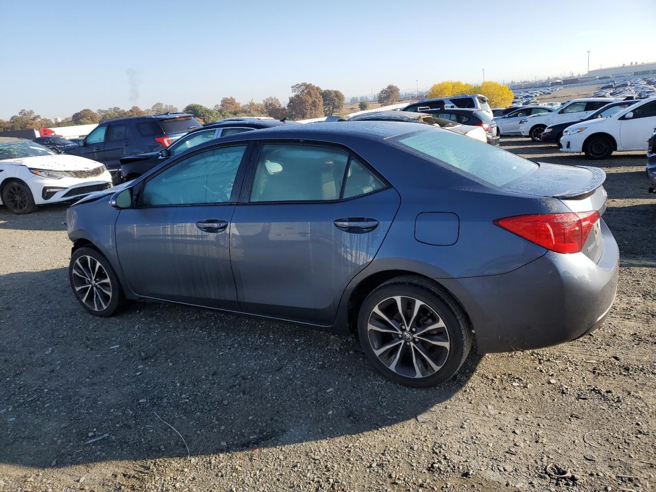 VIN 2T1BURHE0JC086791 2018 TOYOTA COROLLA no.2