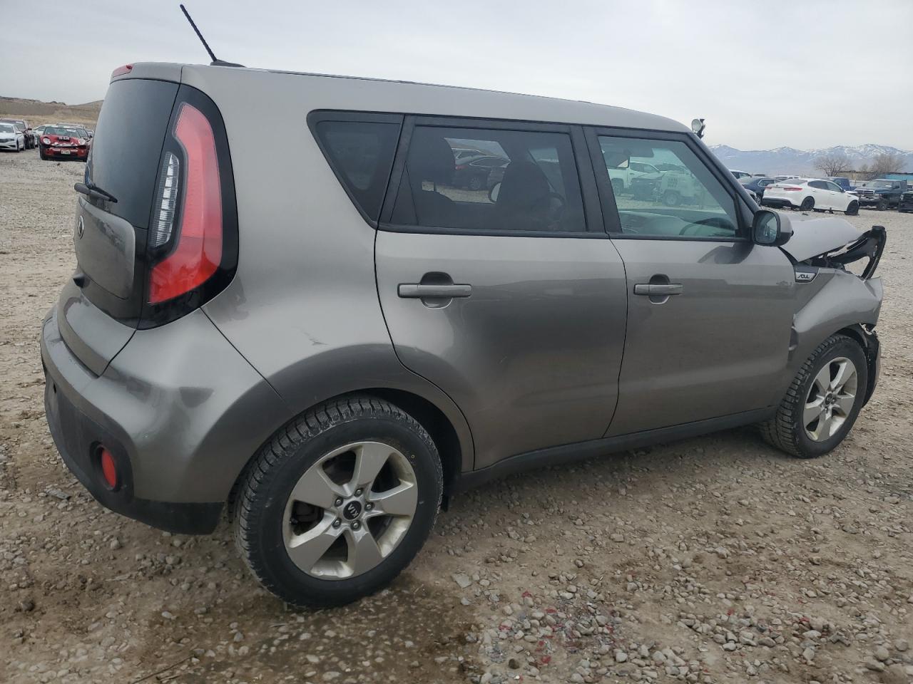 VIN KNDJN2A24K7025768 2019 KIA SOUL no.3