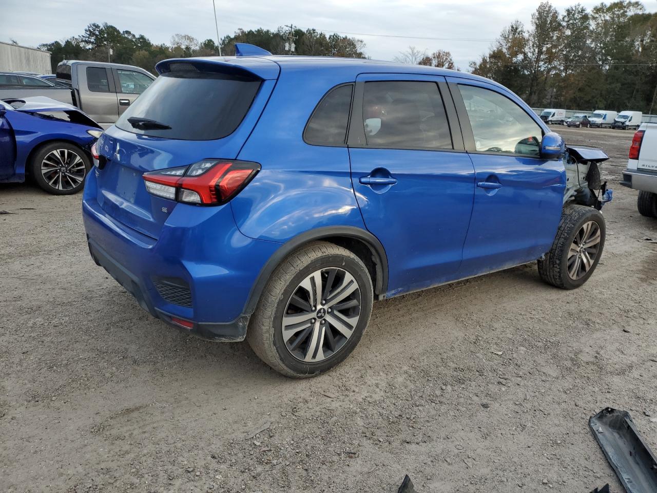2020 Mitsubishi Outlander - Image 3