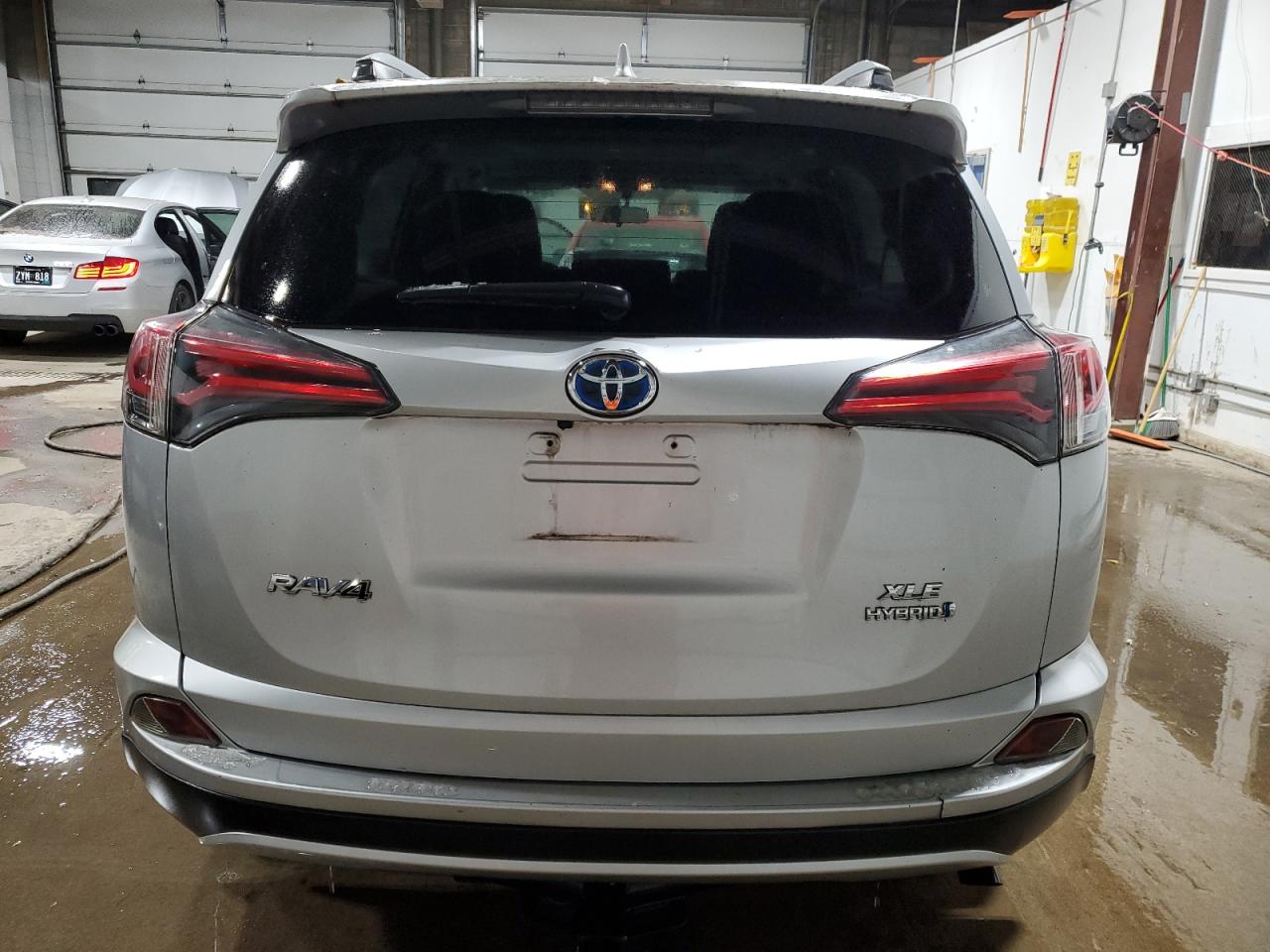 2016 Toyota RAV 4 - Image 6
