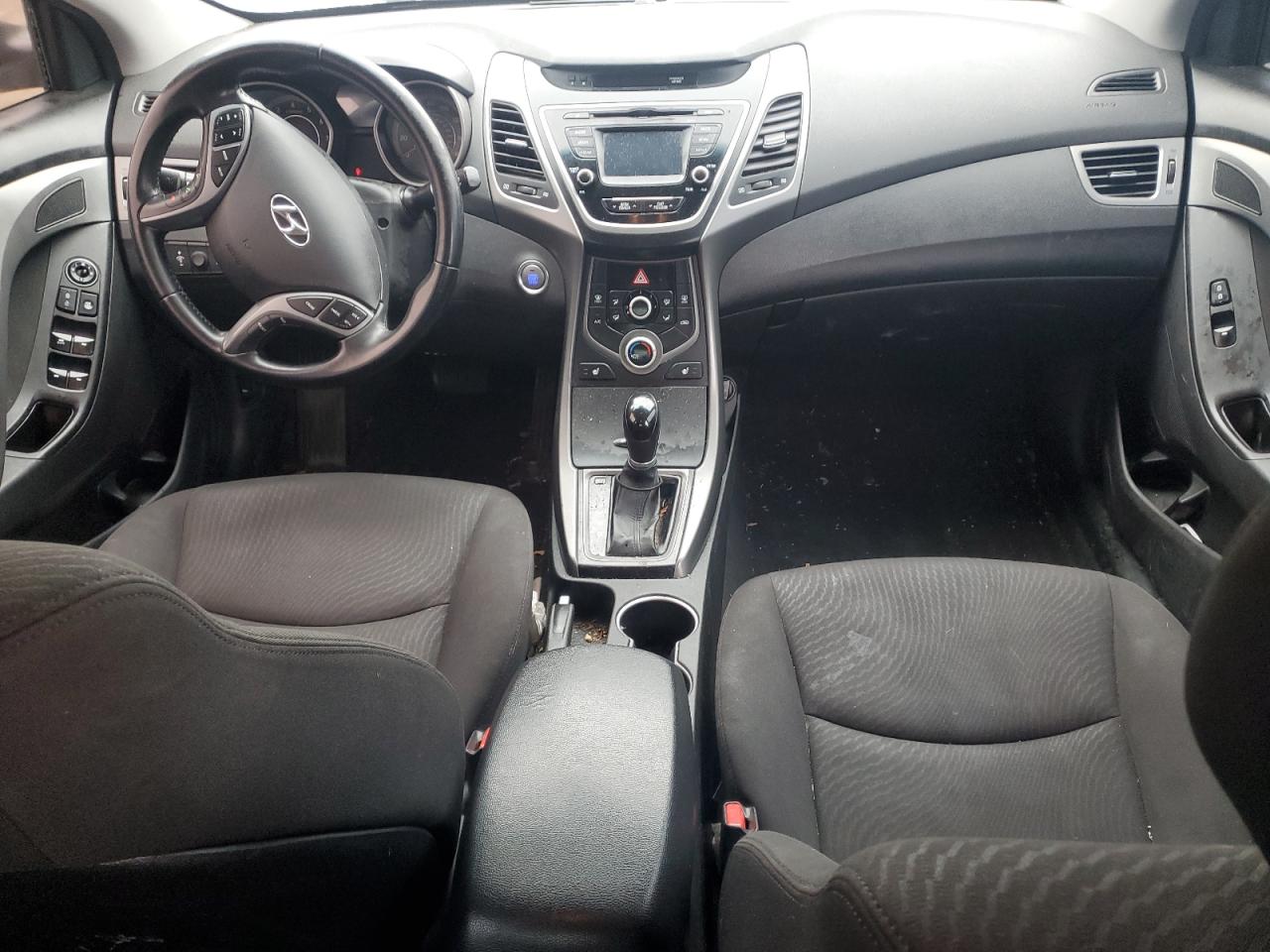 2016 Hyundai Elantra - Image 8