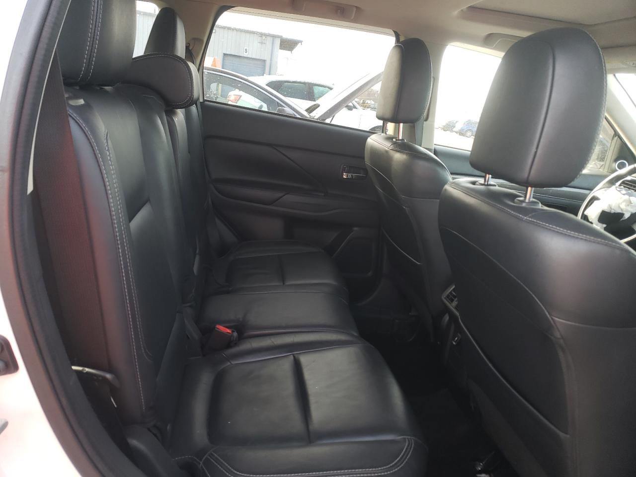 2019 Mitsubishi Outlander - Image 10