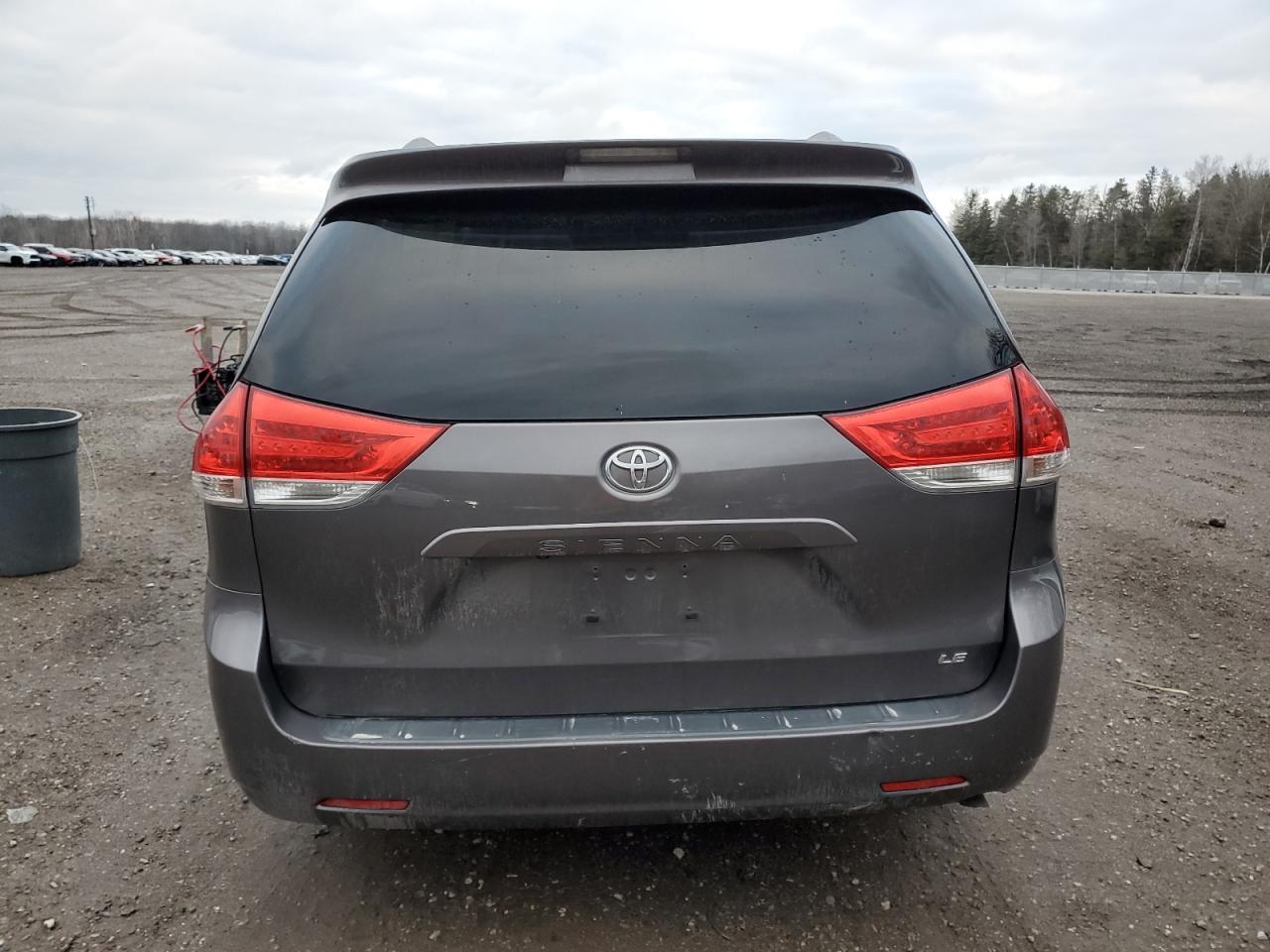2012 Toyota Sienna - Image 6