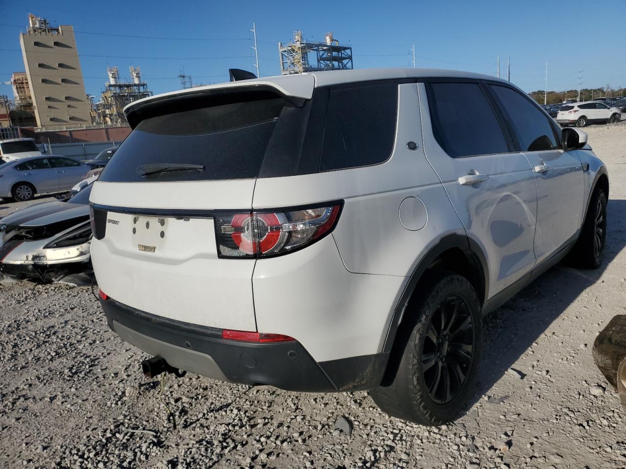 2017 Land Rover Discovery - Image 3