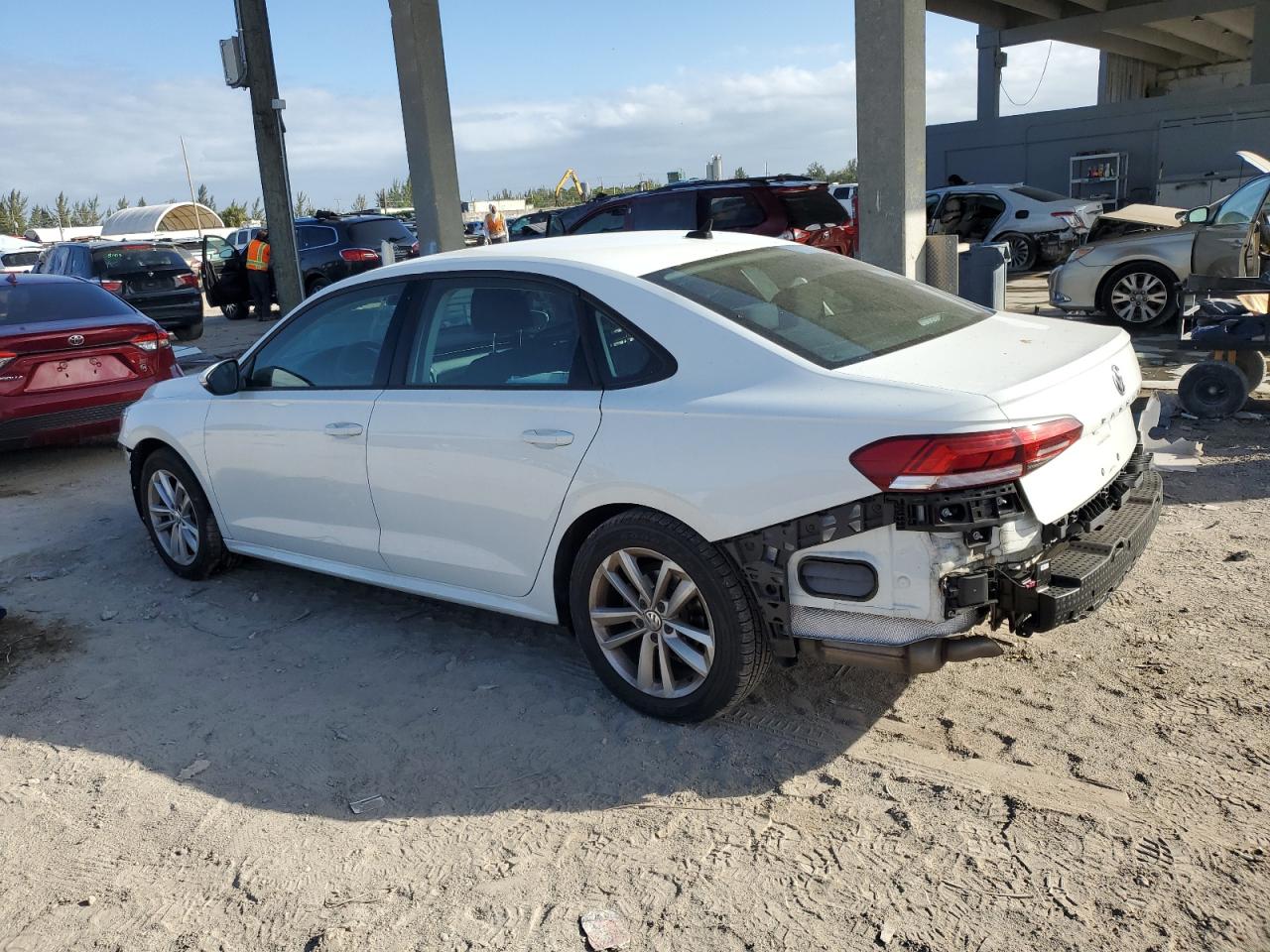 2021 Volkswagen Passat - Image 2