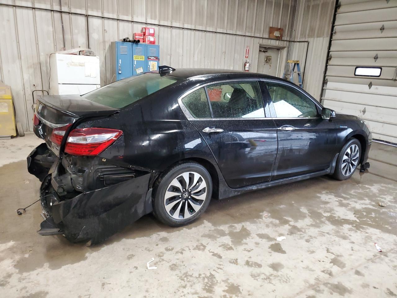 VIN JHMCR6F72HC025789 2017 HONDA ACCORD no.3