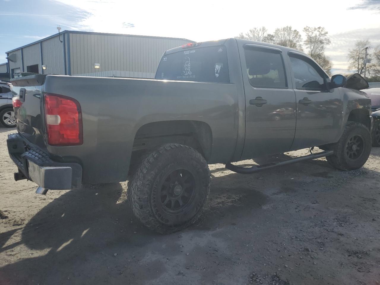 2011 Chevrolet Silverado - Image 3