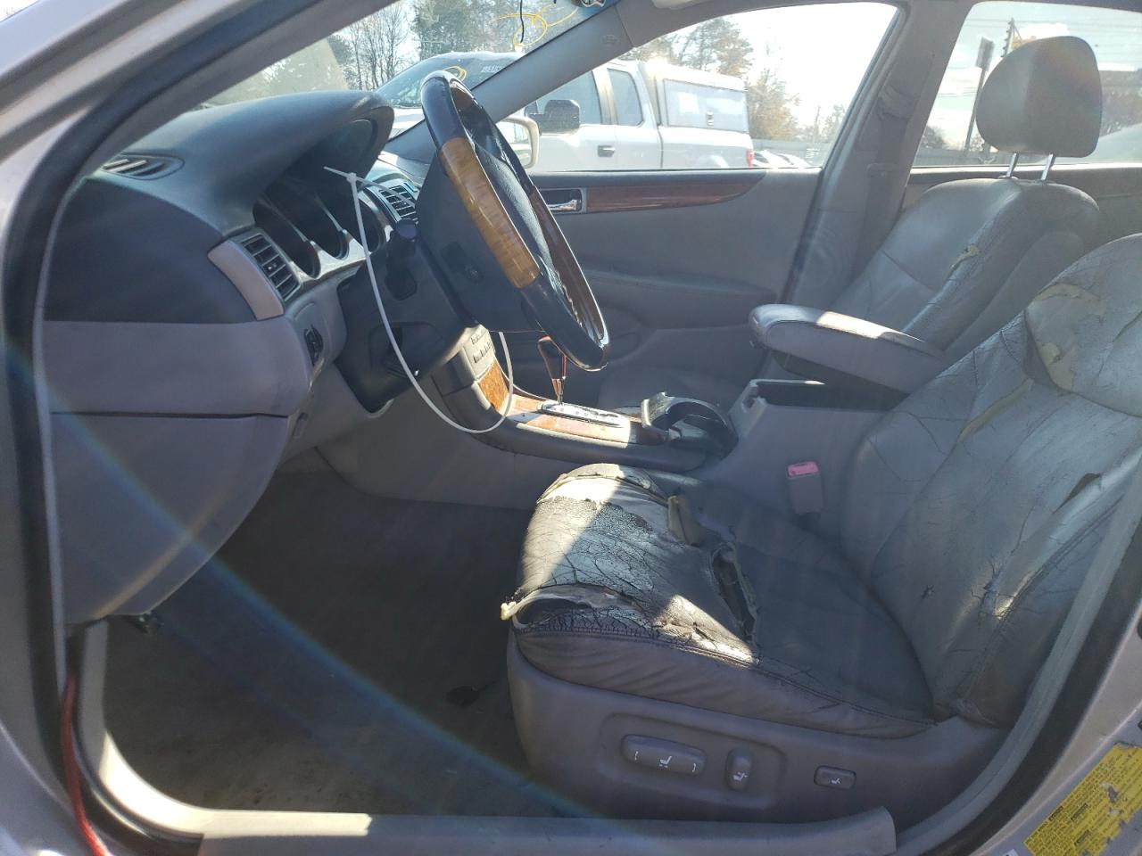 2005 Lexus ES - Image 7