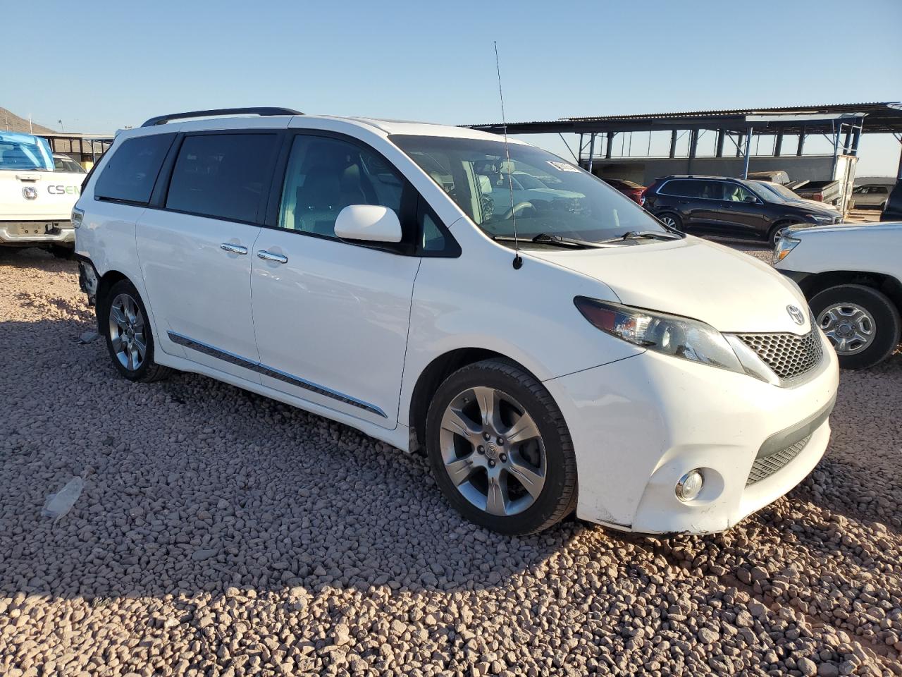 VIN 5TDXK3DC3DS388598 2013 TOYOTA SIENNA no.4