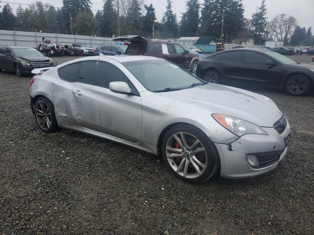 2011 Hyundai Genesis - Image 4