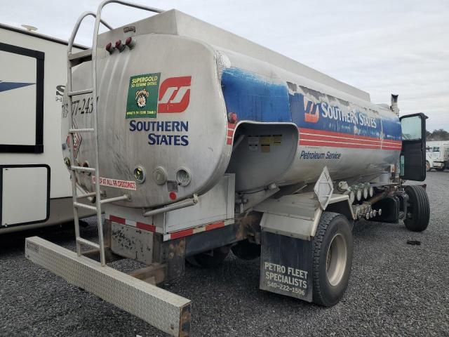 2006 PETERBILT 335 