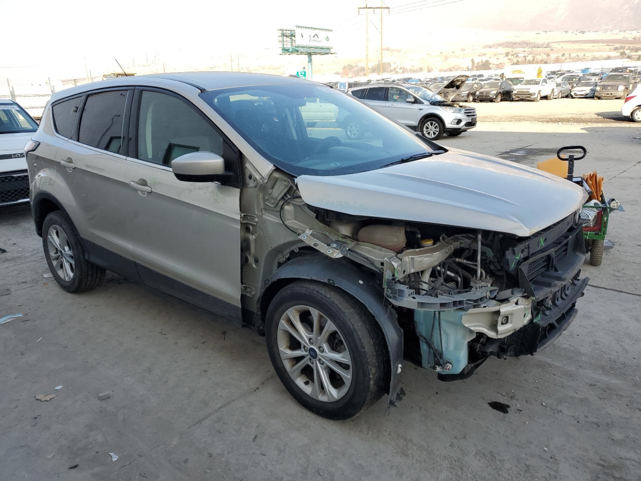 VIN 1FMCU9GD5HUD73467 2017 FORD ESCAPE no.4