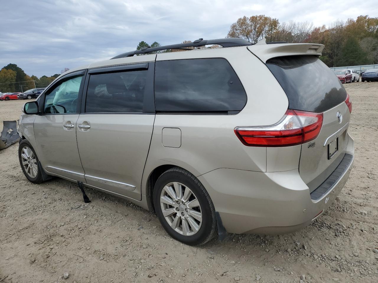 2017 Toyota Sienna - Image 2