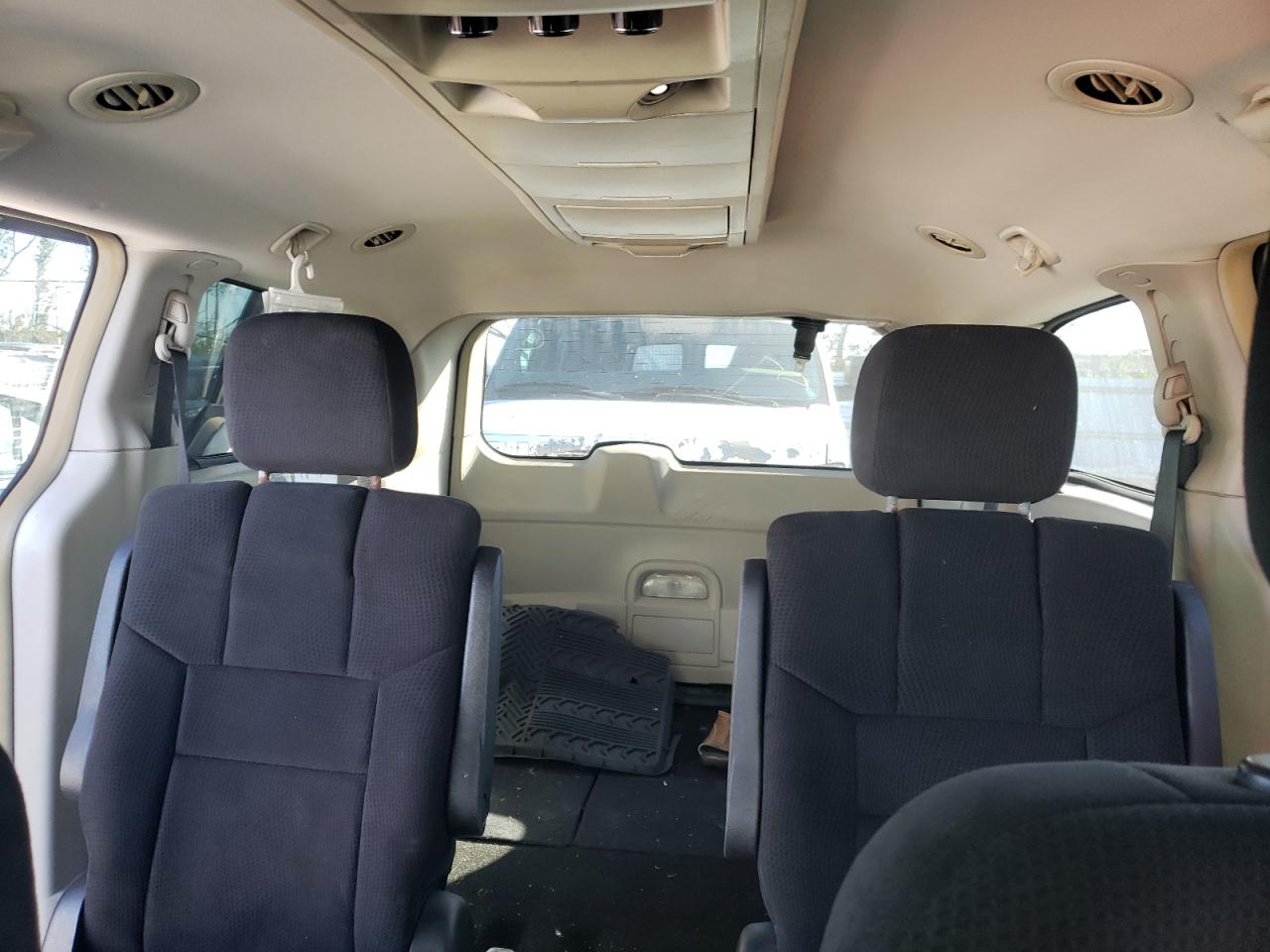 2012 Dodge Caravan - Image 10