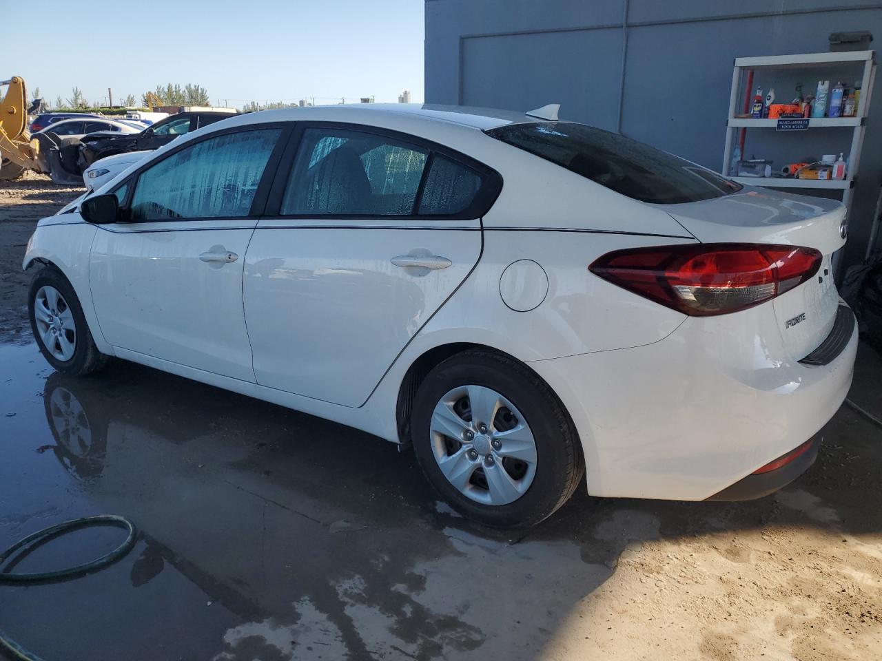 3KPFK4A75HE121634 2017 KIA FORTE - Image 2