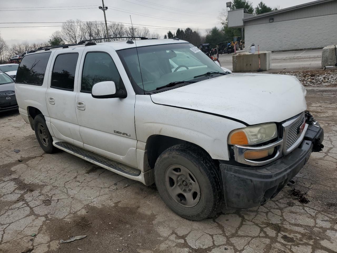 2004 GMC Yukon - Image 4