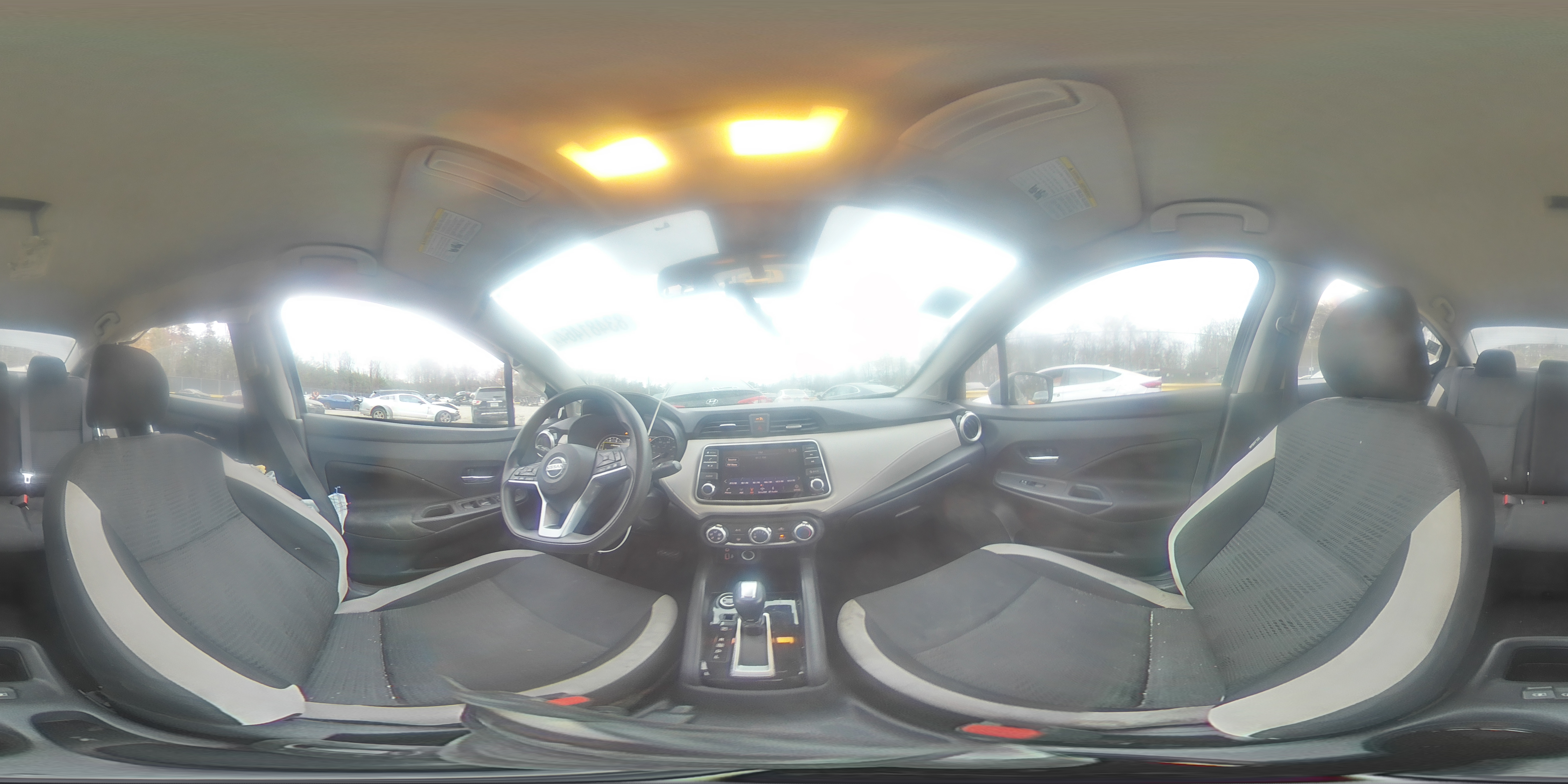 2021 Nissan Versa - Image 13