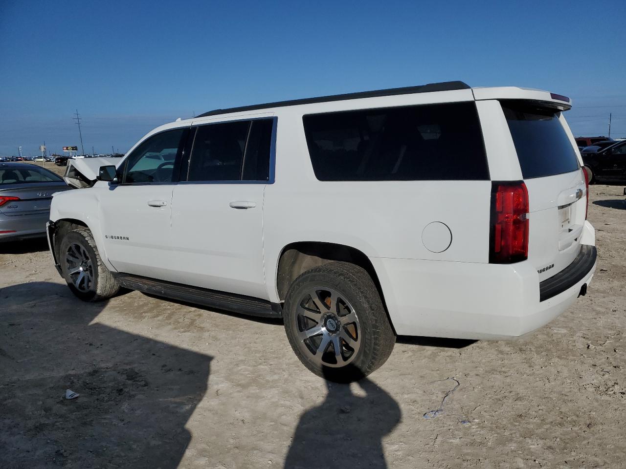 VIN 1GNSCGKC9HR244423 2017 CHEVROLET SUBURBAN no.2