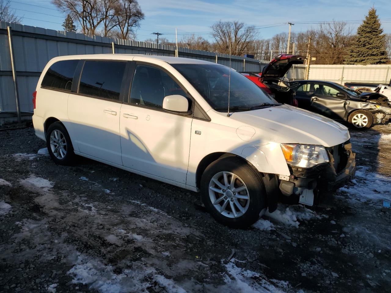 2019 Dodge Caravan - Image 4