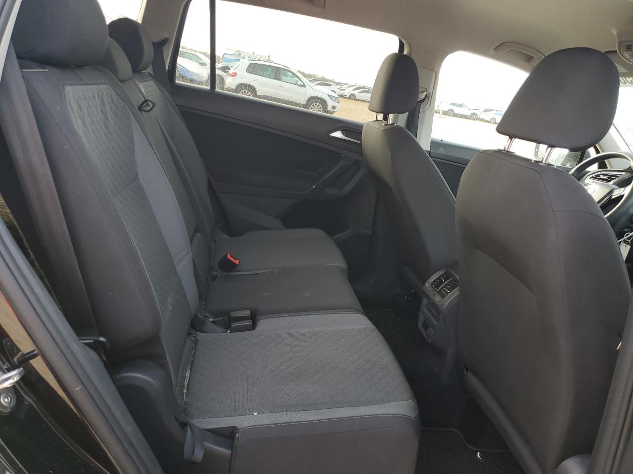 2020 Volkswagen Tiguan - Image 11