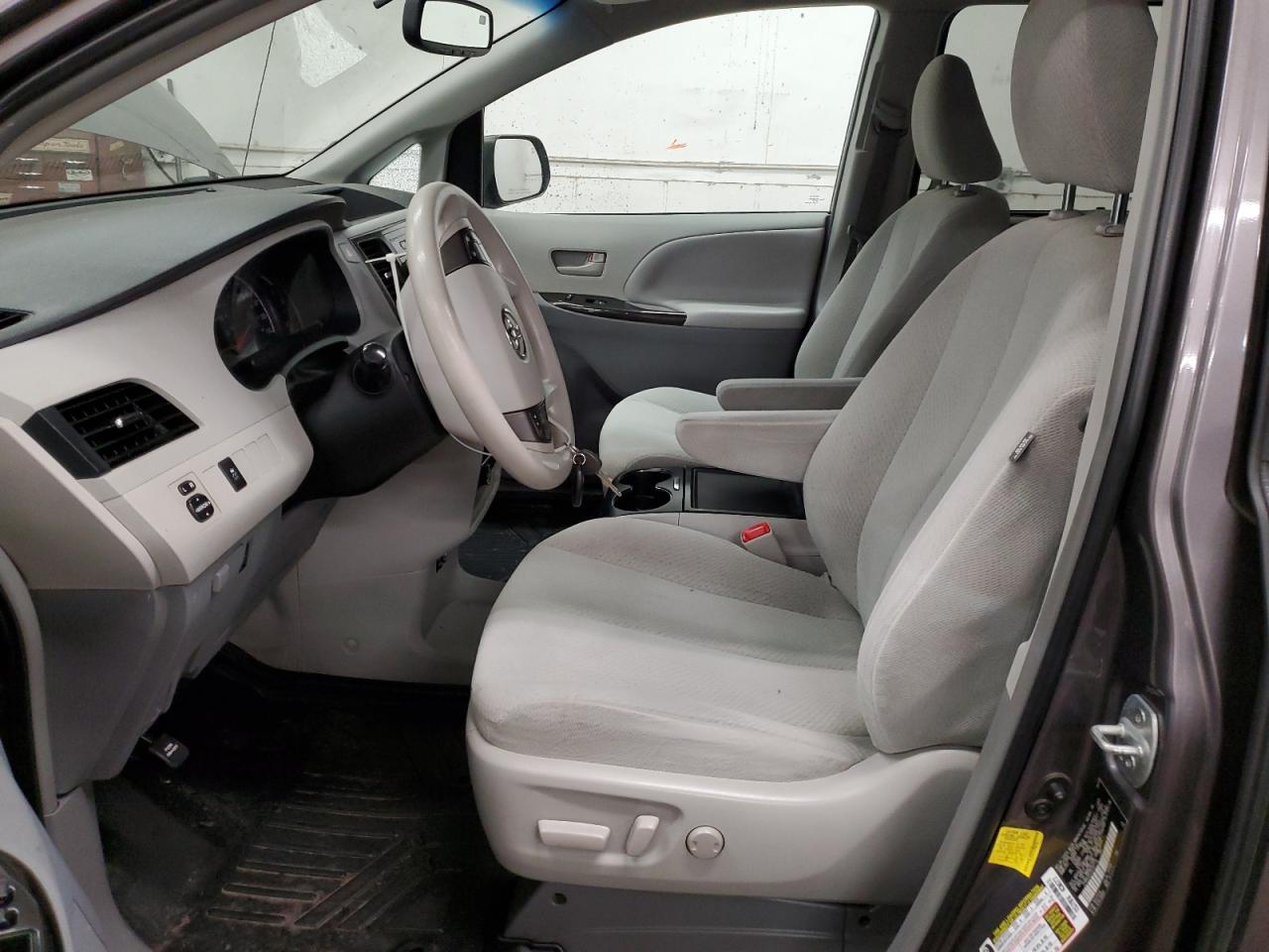 2013 Toyota Sienna - Image 7