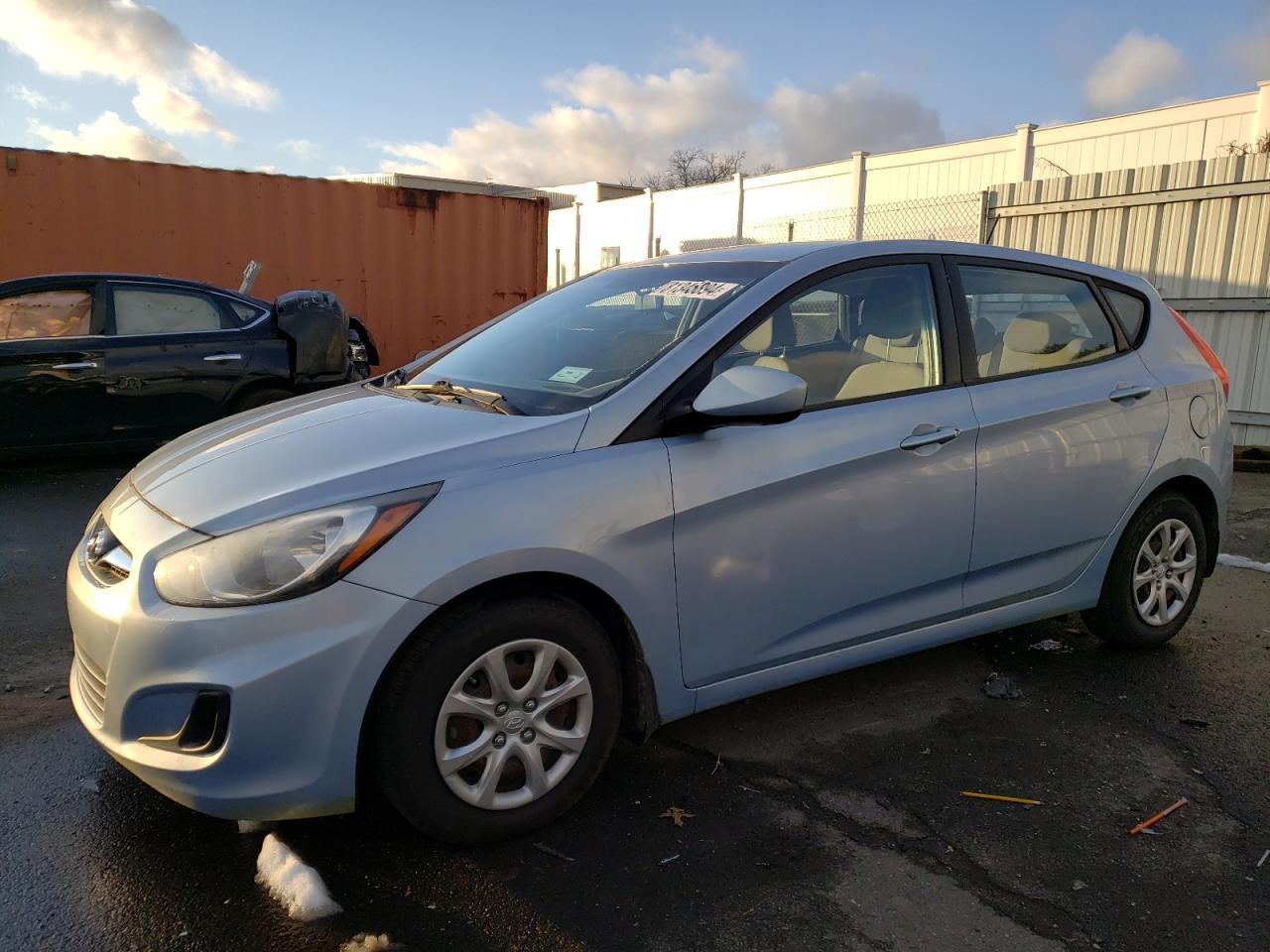 VIN KMHCT5AE2DU068404 2013 HYUNDAI ACCENT no.1