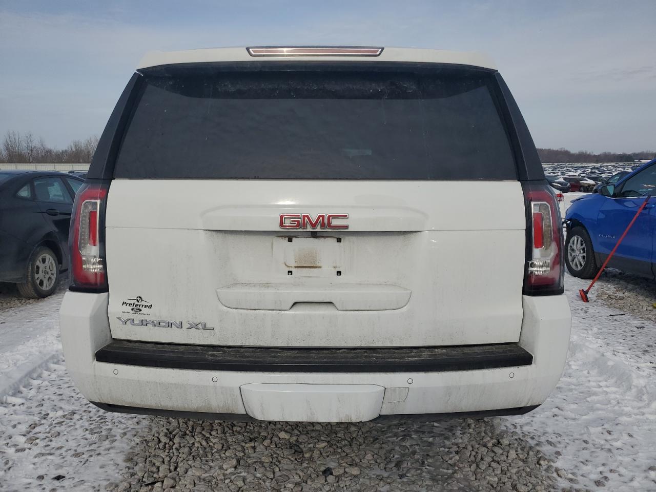2017 GMC Yukon - Image 6