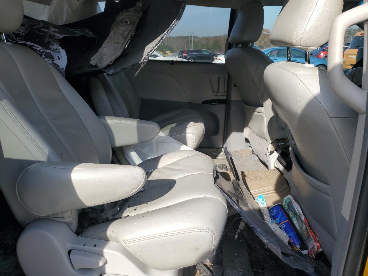 2013 Toyota Sienna - Image 12