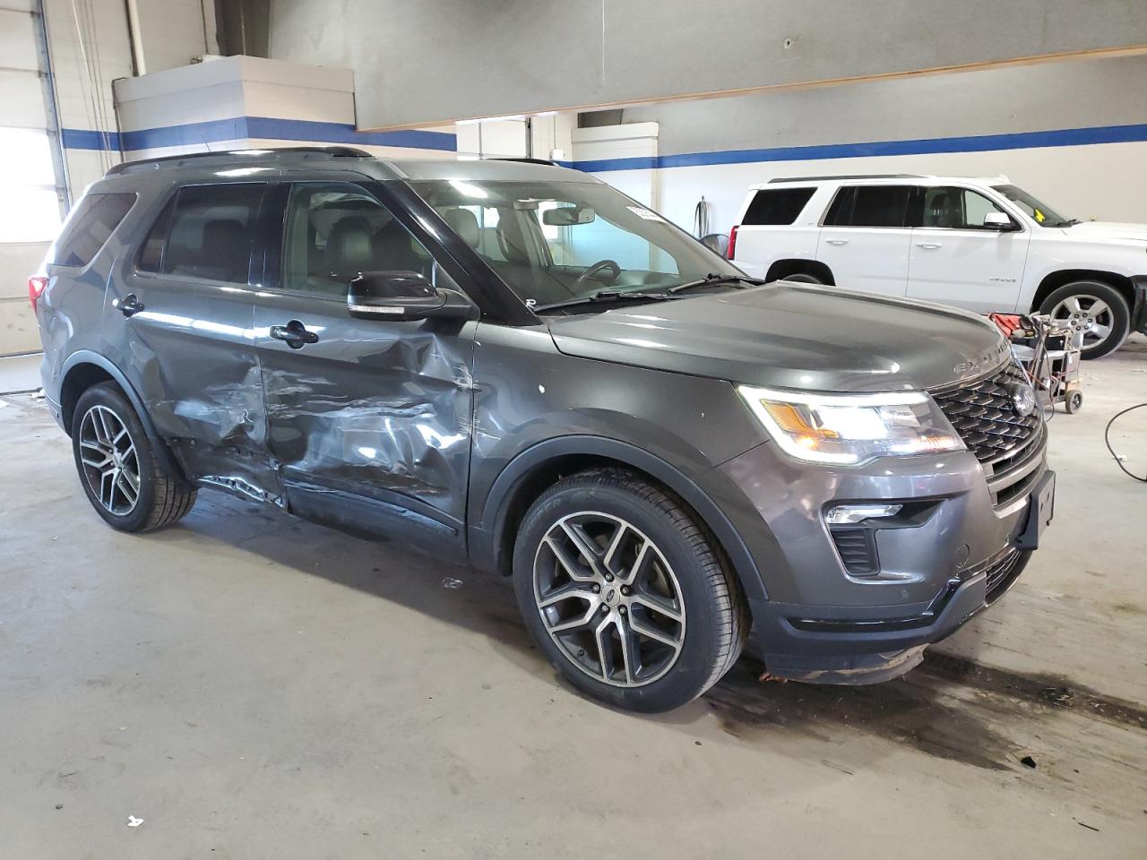 2019 Ford Explorer - Image 4