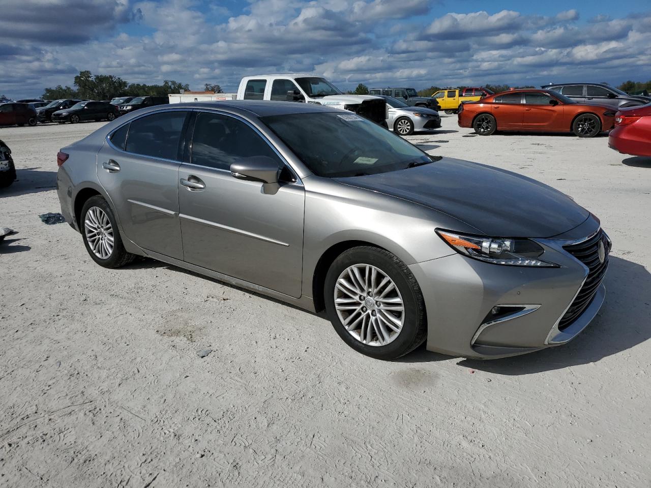 2017 Lexus ES - Image 4
