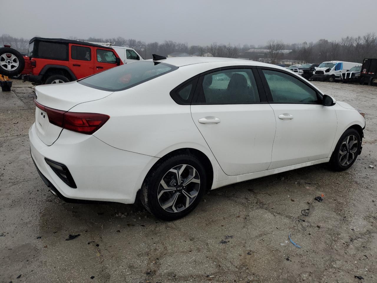 VIN 3KPF24AD7KE094157 2019 KIA FORTE no.3