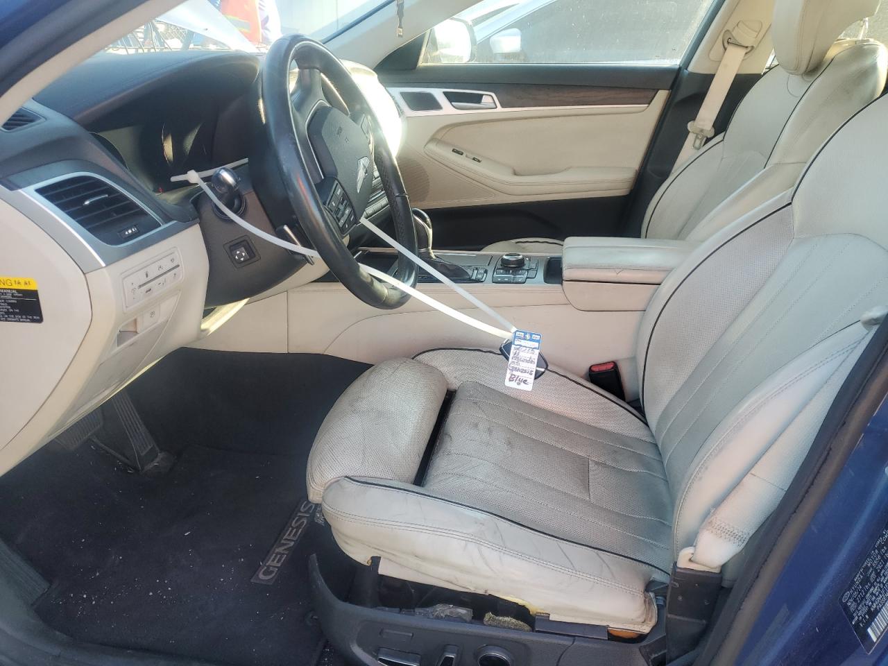 2015 Hyundai Genesis - Image 7
