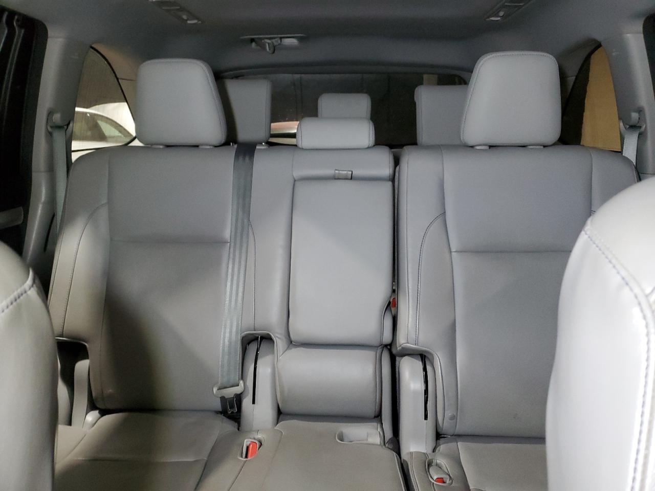 2015 Toyota Highlander - Image 10
