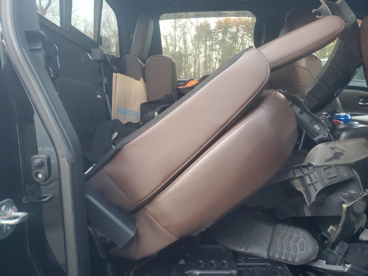 2021 Nissan Titan - Image 10