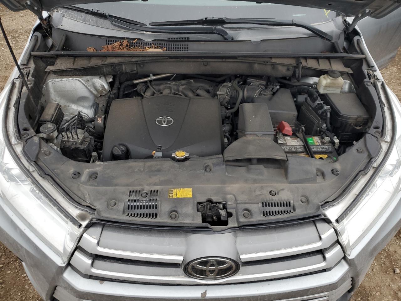 2017 Toyota Highlander - Image 11