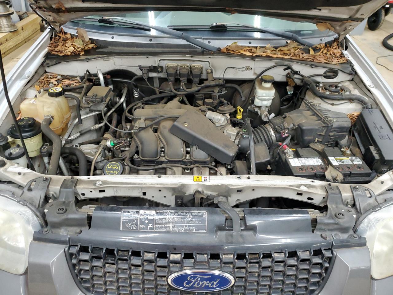 2005 Ford Escape - Image 14