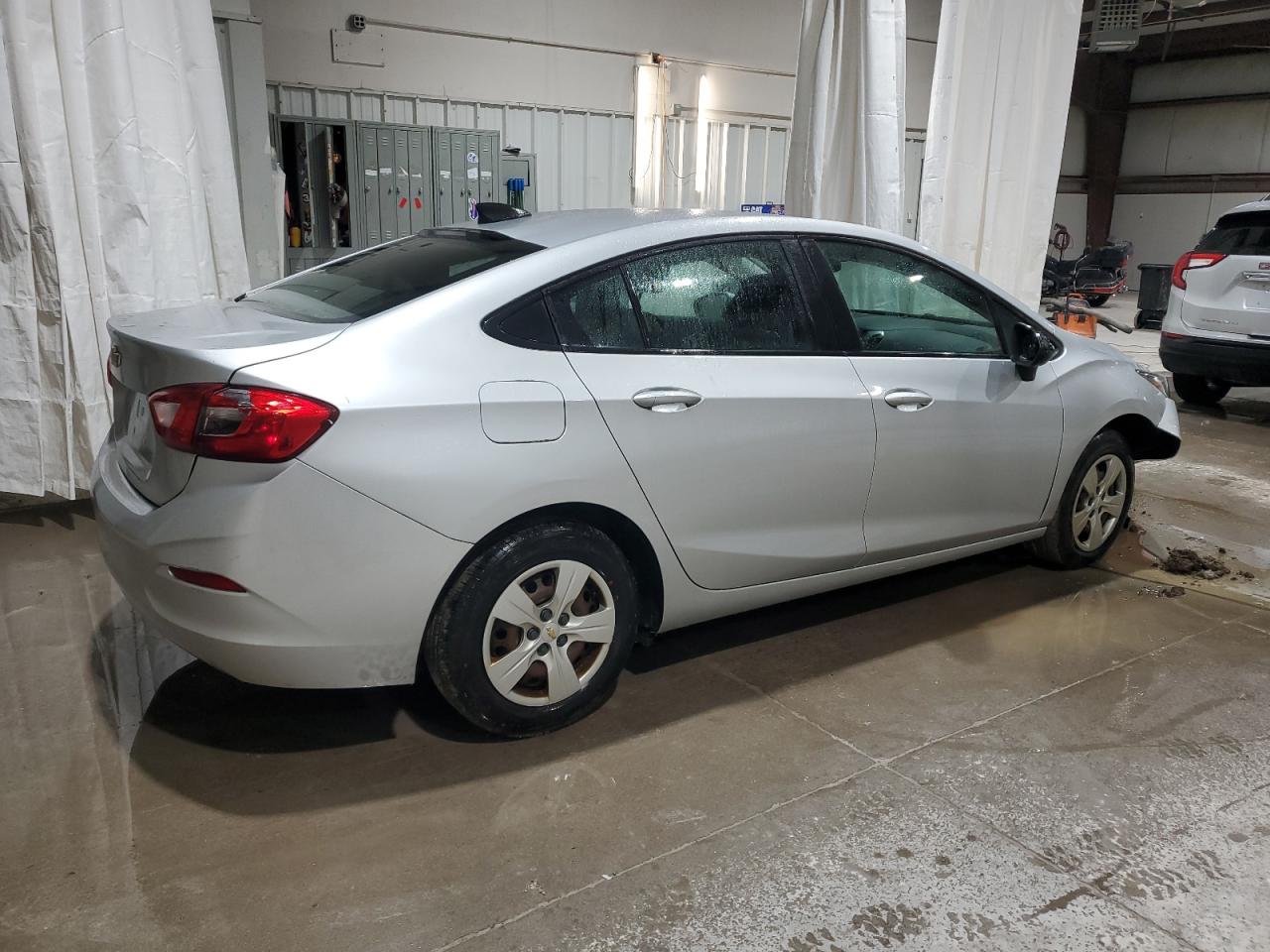 2018 Chevrolet Cruze - Image 3
