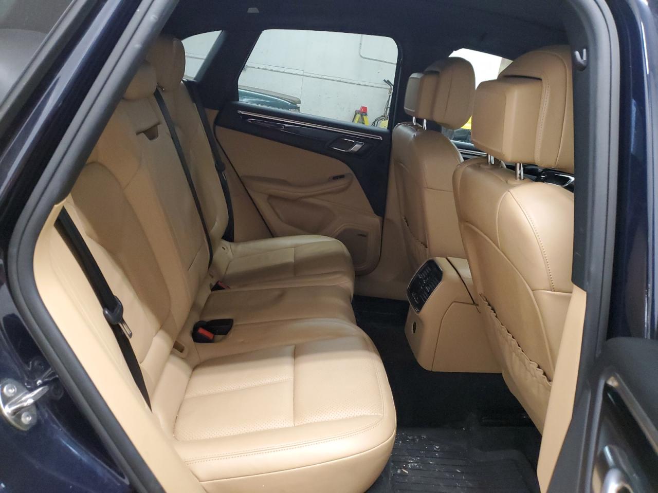 2017 Porsche Macan - Image 11