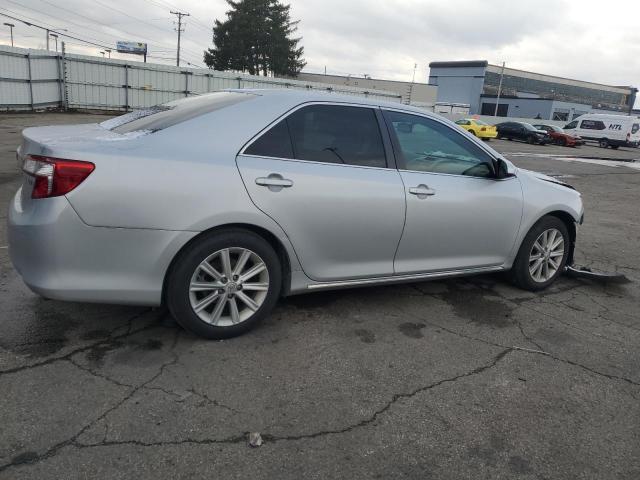  TOYOTA CAMRY 2012 Srebrny