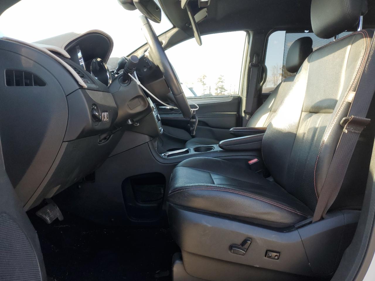2019 Dodge Caravan - Image 7